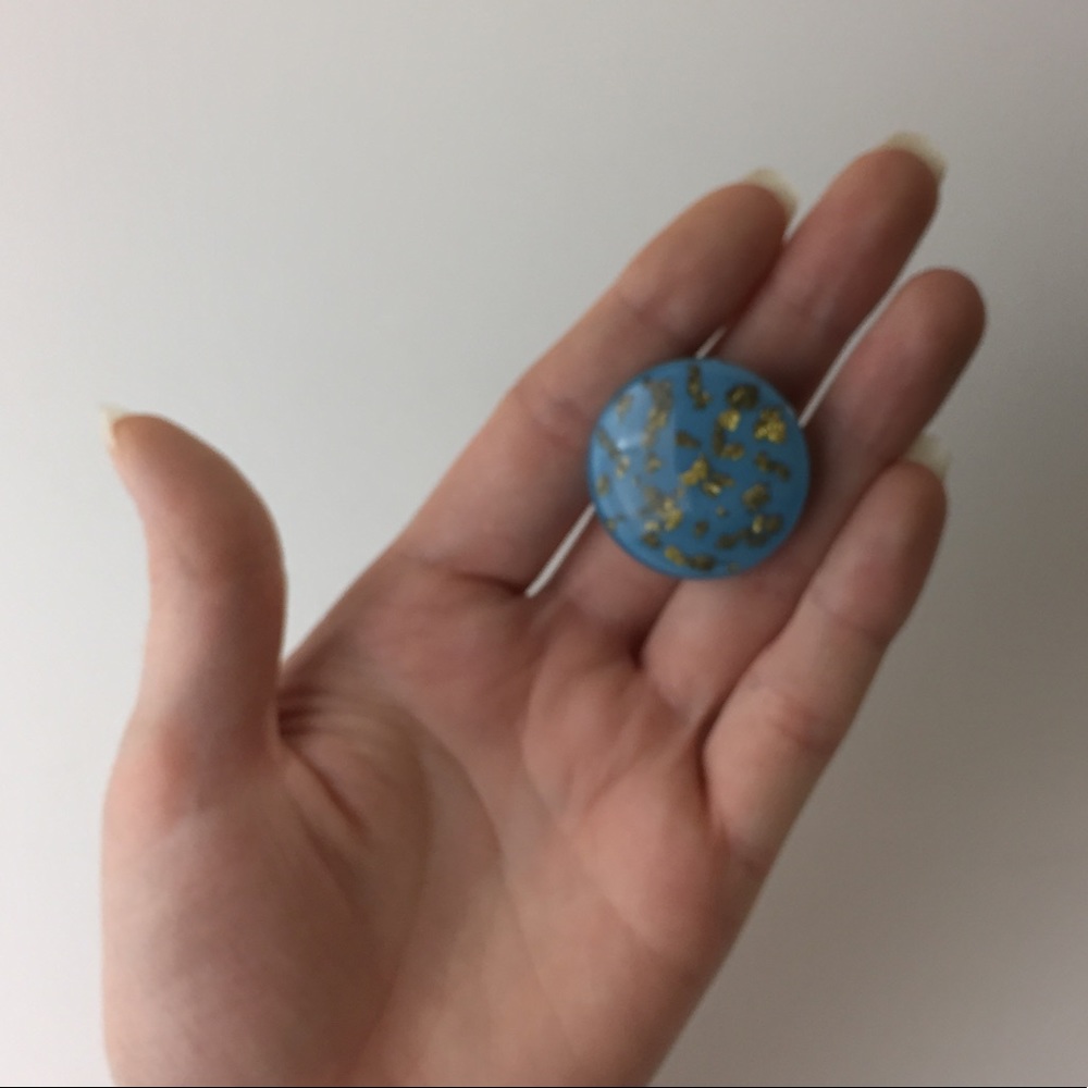 Vintage Blue Lucite Pin With Gold Confetti Flakes - Picture 6 of 8